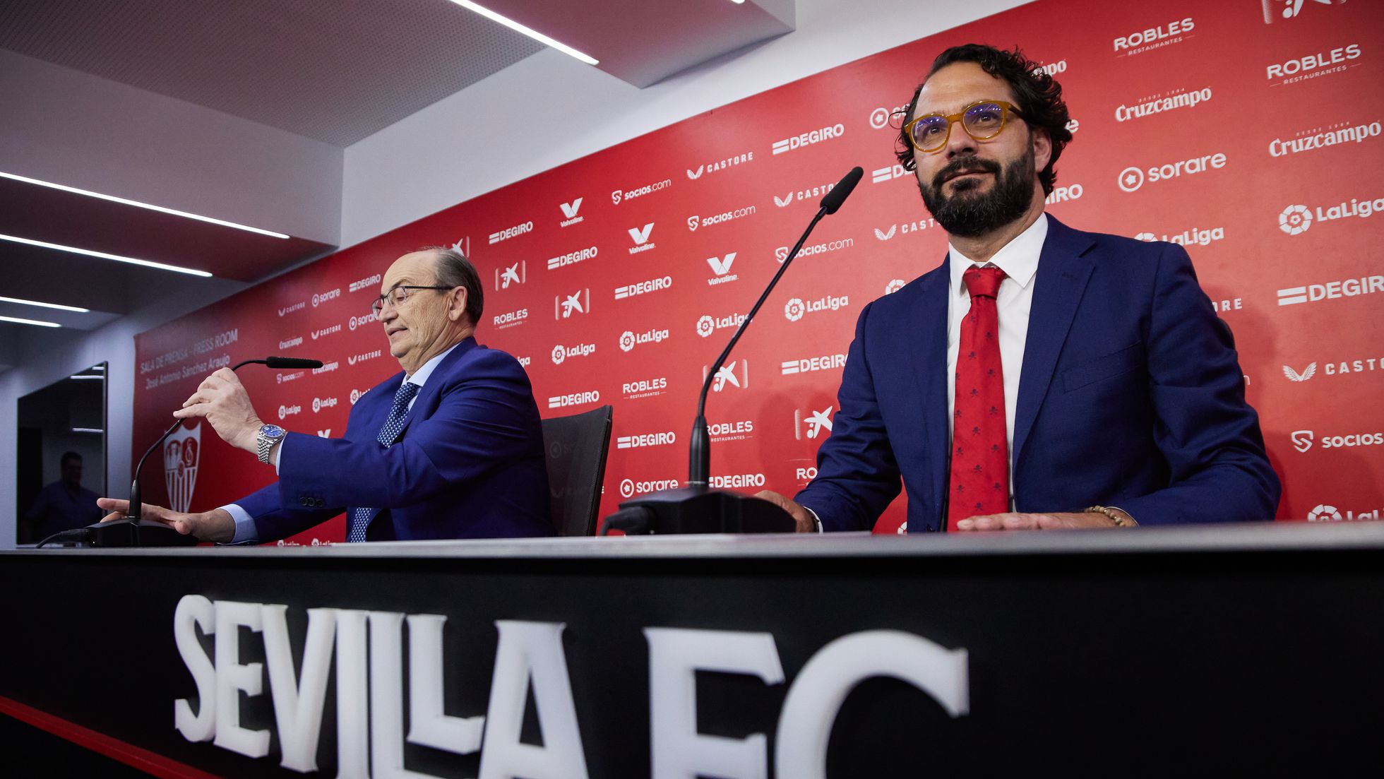 Dos jugadores más que se marchan del Sevilla FC