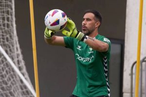 Ramón Planes ya negocia con el que sería relevo de Claudio Bravo