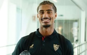 ⚠️ Löic Badé podría salir del Sevilla