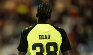 ✈️ Assane Diao con pie y medio fuera del Betis