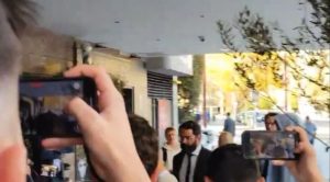 🔥 Vídeo: A Víctor Orta le cae una buena en la entrada a la Junta