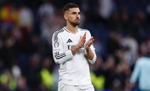 📄 Tres ofertas encima de la mesa de Dani Ceballos