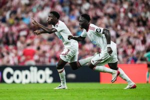 🔍 Dos grandes europeos en Nervión siguiendo a Agoumé