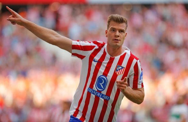 Alexander Sørloth sobre la mesa