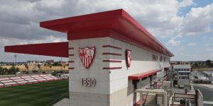 Antonio Cordón negocia con un lateral de La Liga