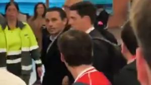 👀 (Vídeo) Junior desafía a los sevillistas mientras recibe insultos