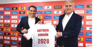 Cordón ya negocia con su segunda opción para la delantera