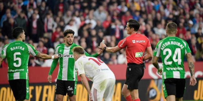 Noticia en COPE sobre la sanción al Sevilla FC por lo ocurrido en el derbi