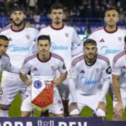 El Sevilla le ofrece la carta de libertad a dos de sus futbolistas