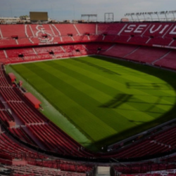 Un entrenador muy querido por la afición dispuesto a levantar al Sevilla