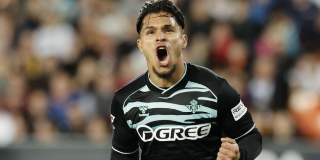 Cucho Hernández recibe una oferta tentadora