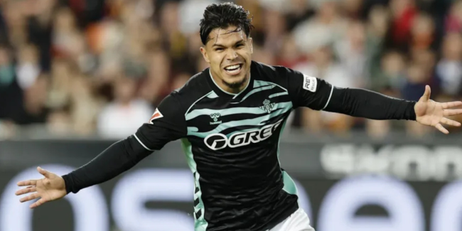 Cucho Hernández recibe una oferta tentadora