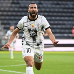 El Sevilla negocia la llegada de un centrocampista