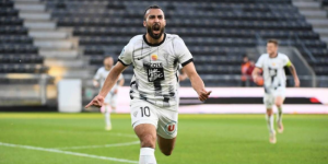 El Sevilla negocia la llegada de un centrocampista