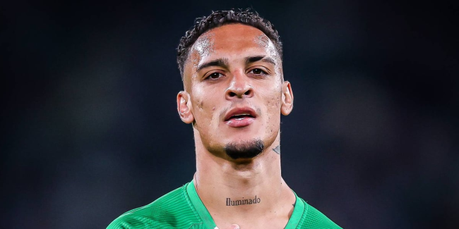 Antony llama a un delantero top para fichar por el Betis