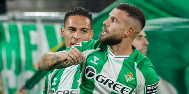 Dos jugadores que terminaron tocados 