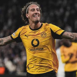 Fabio Silva celebrando un gol con el Borussia Dortmund