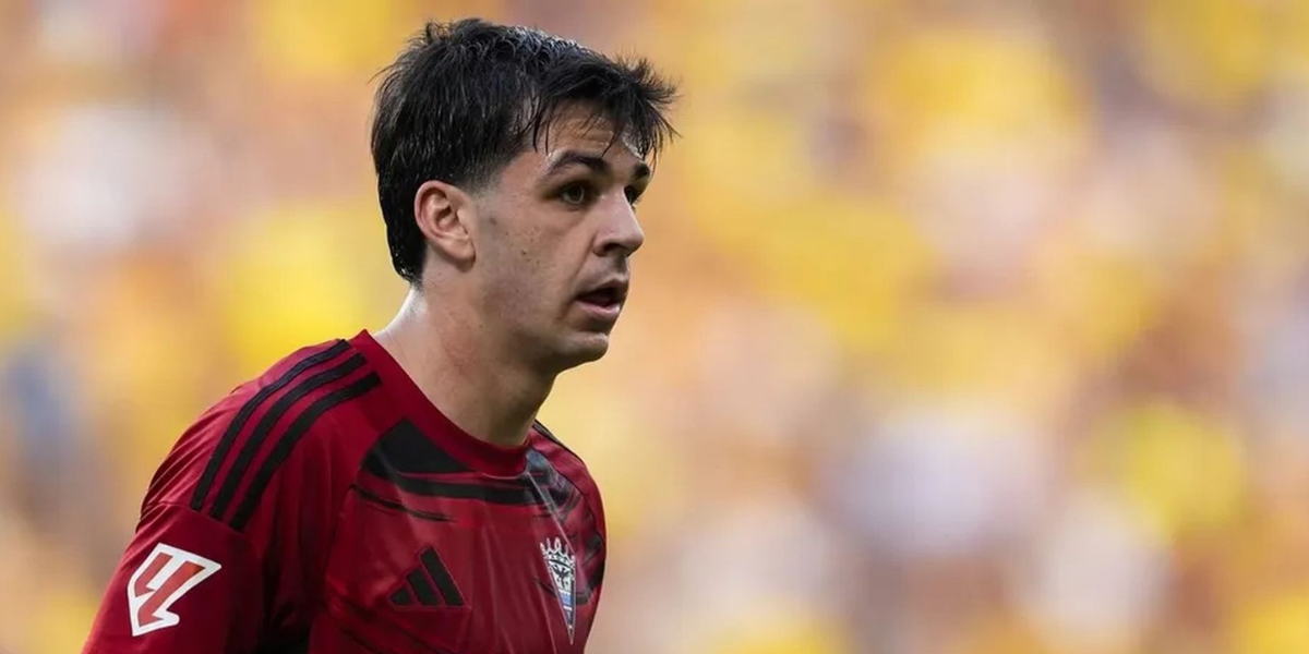 Gonzalo Petit jugando con el Mirandés 