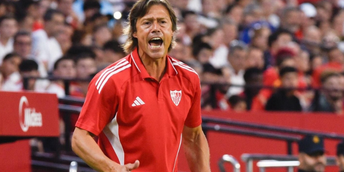 Matías Almeyda enfadado en el banquillo