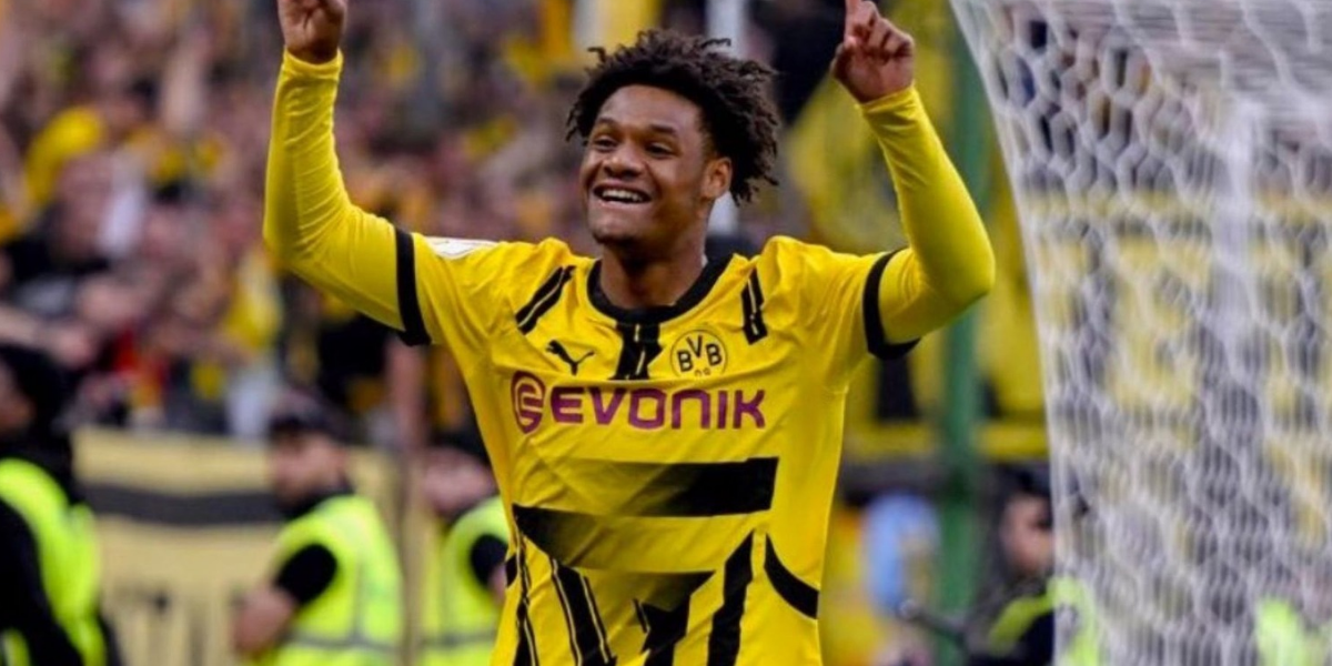 Duranville celebrando un gol 