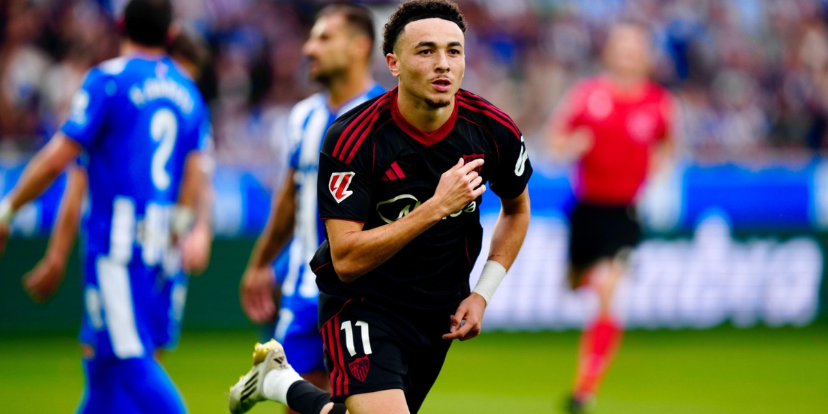Rubén Vargas celebra un gol con el Sevilla