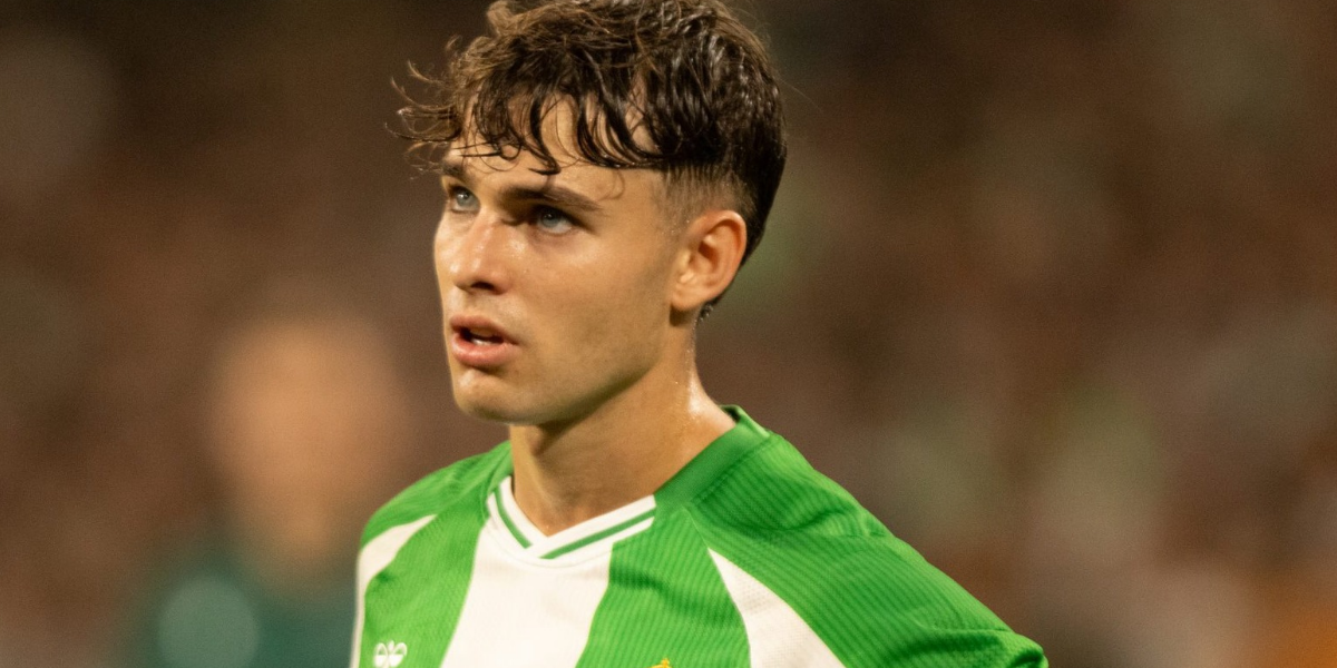 Ángel Ortiz jugando con el Betis