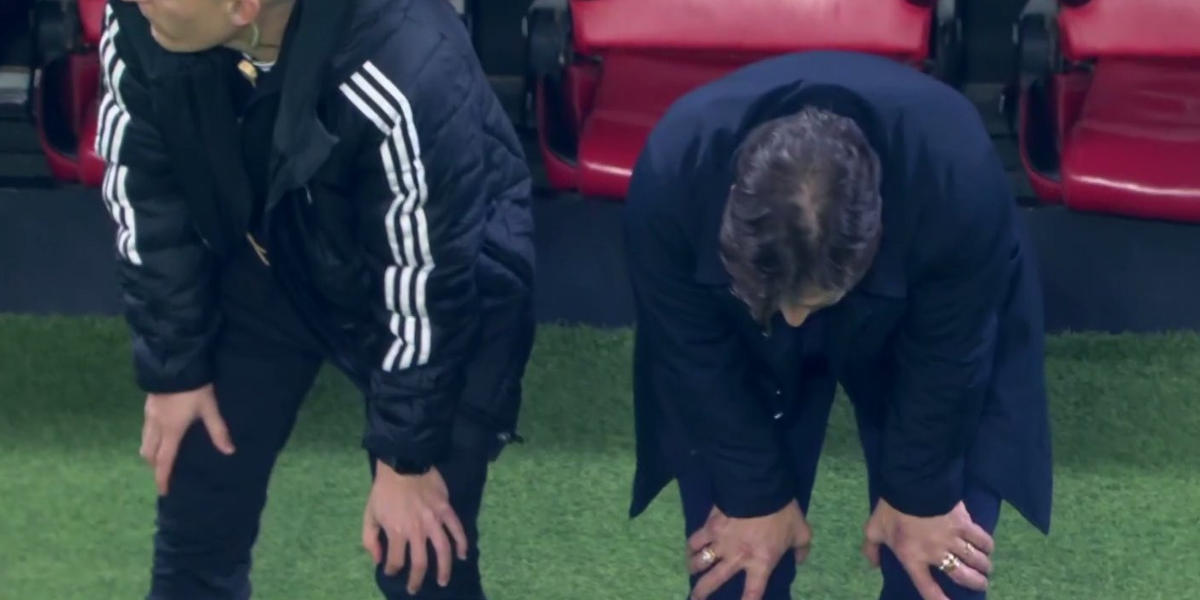 Matías Almeyda desesperado en el banquillo 