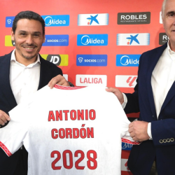 Del Nido Carrasco presentando a Antonio Cordón