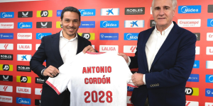 Del Nido Carrasco presentando a Antonio Cordón