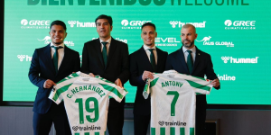 Ángel Haro, Manu Fajardo presentando a Cucho Hernández y Antony