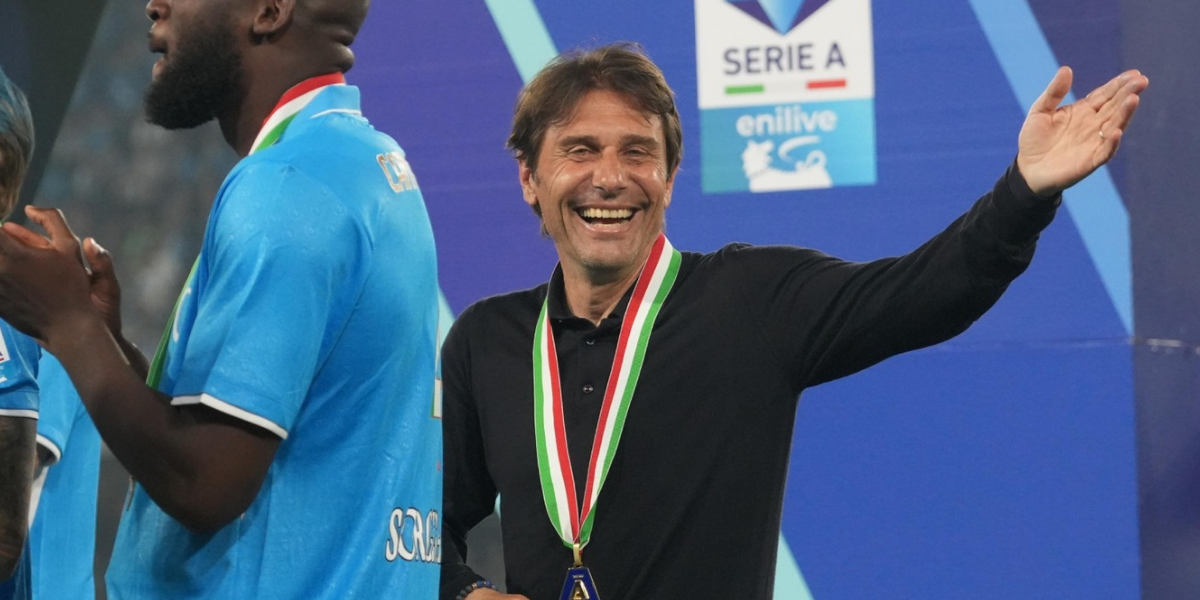 Antonio Conte celebrando el título de la Serie A
