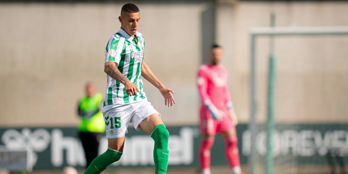 Sergio Arribas jugando con el Betis Deportivo 