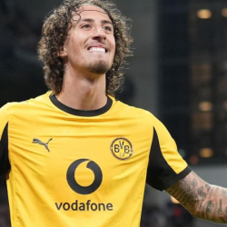 Fabio Silva celebrando un gol