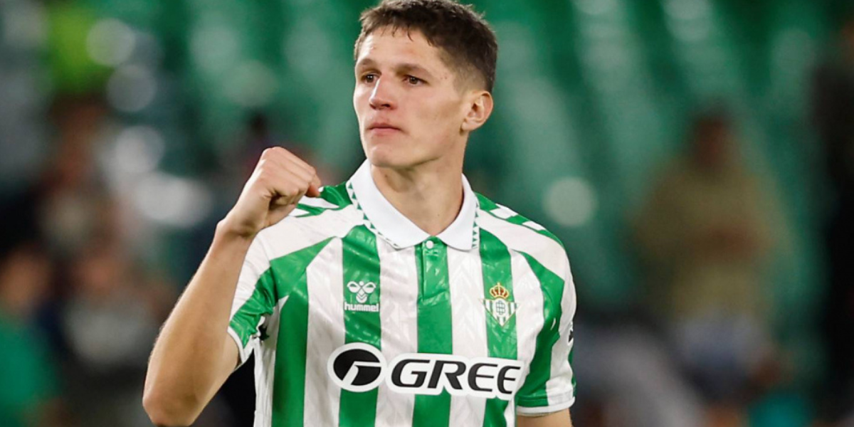 Sergi Altimira celebrando un gol con el Betis