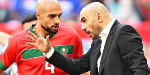 Regragui dando indicaciones a Amrabat