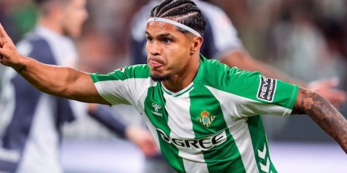 Cucho Hernández con el Betis