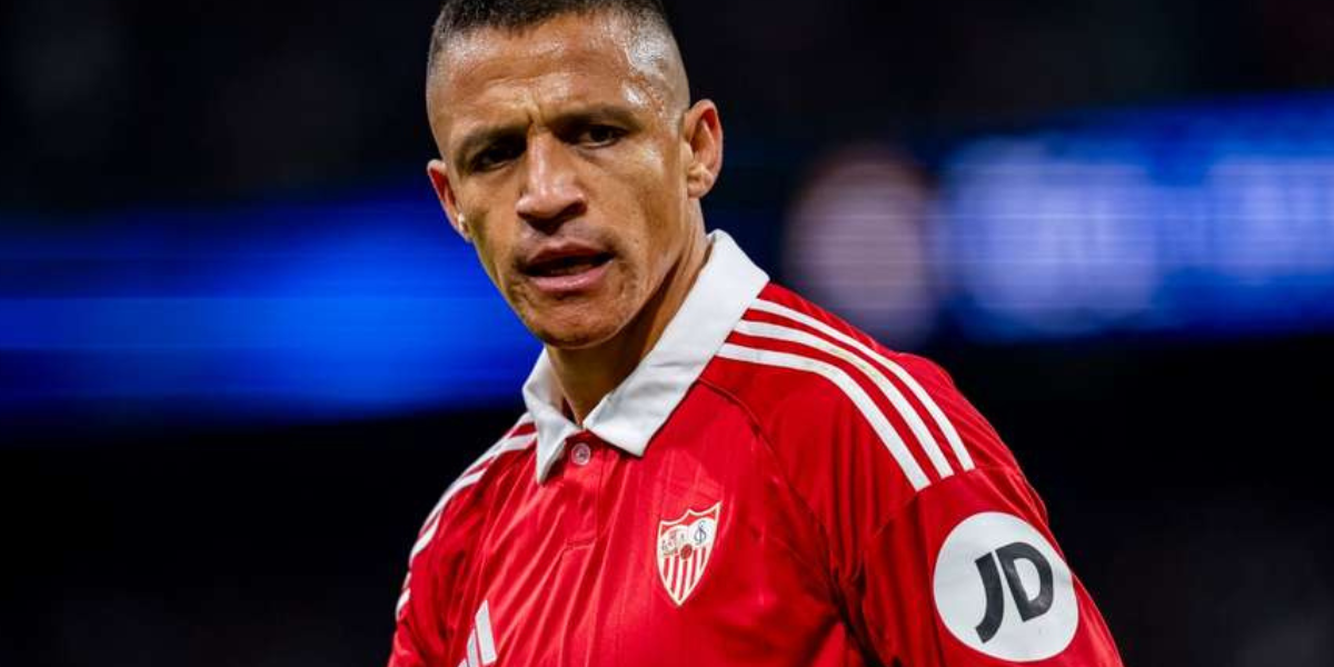 Alexis Sánchez con la camiseta del Sevilla 