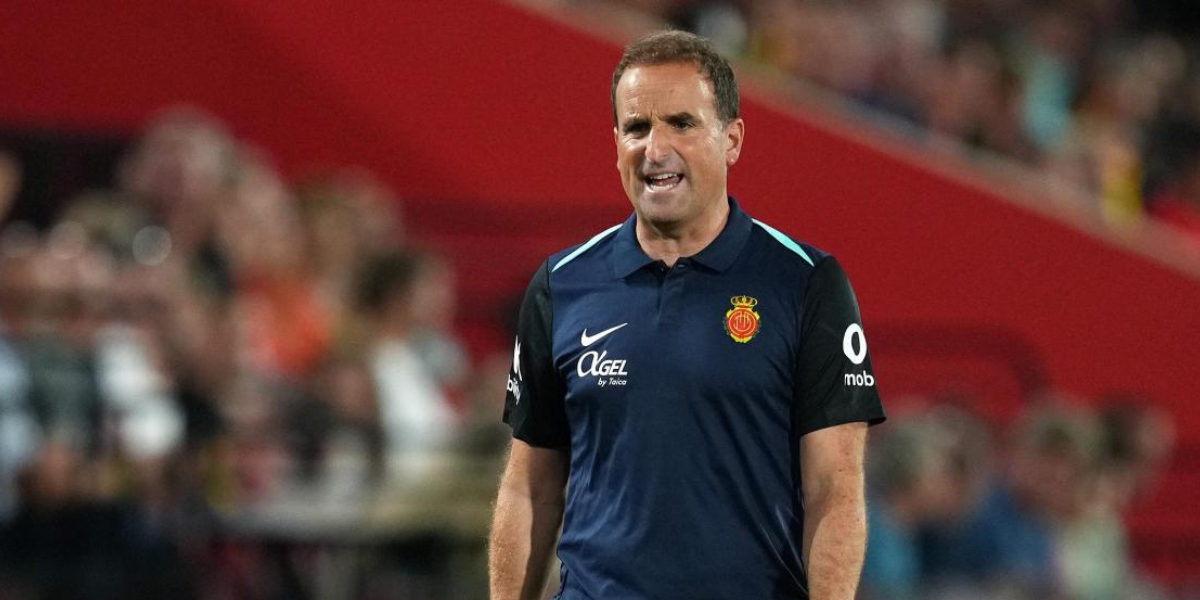 Jagoba Arrasate enfadado en la banda 