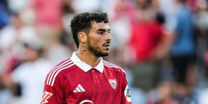 Isaac Romero en la pretemporada con el Sevilla