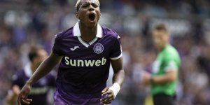 Nilson Ángulo celebrando gol