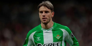 Lo Celso concentrado jugando con el Betis