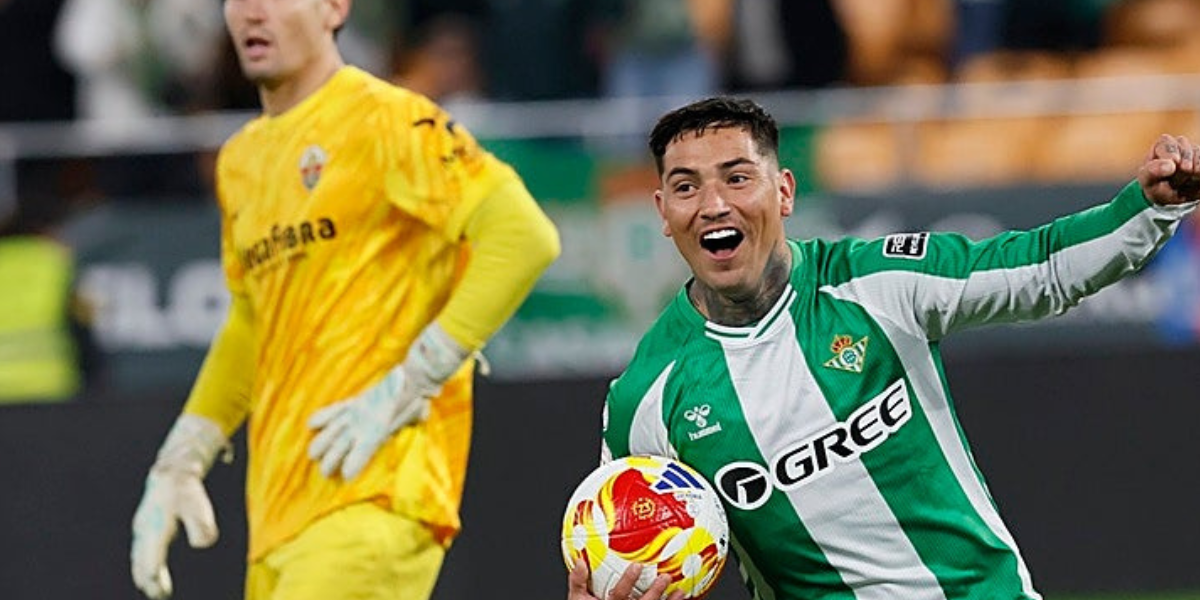 Chimy Ávila celebrando uno de sus goles ante el Elche 