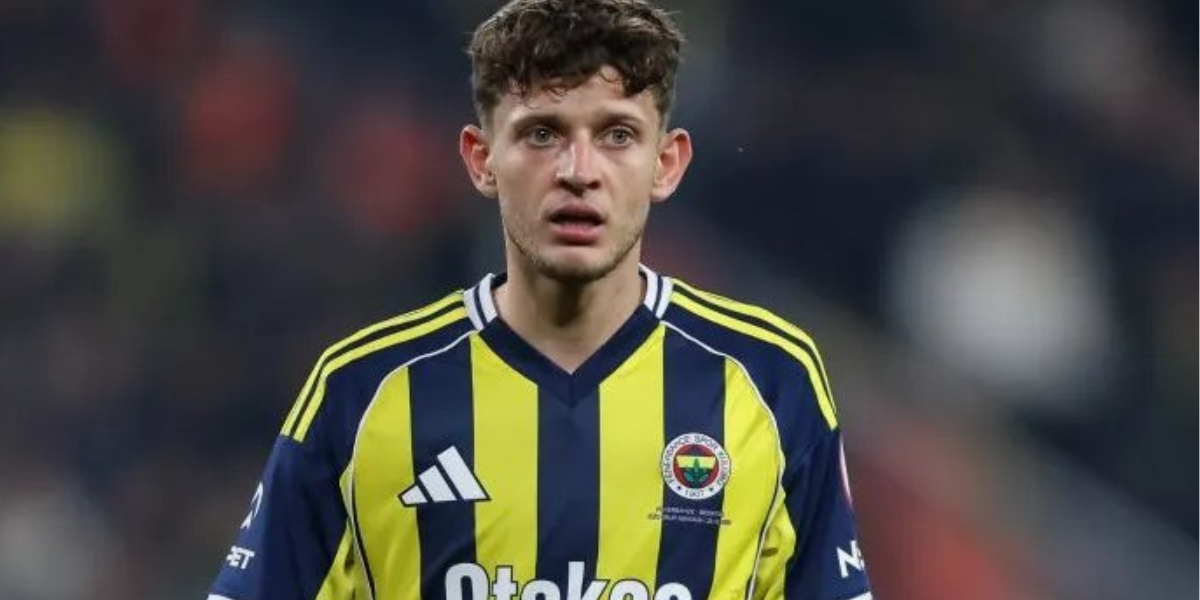 Sebastian Szymanski con el Fenerbahce 