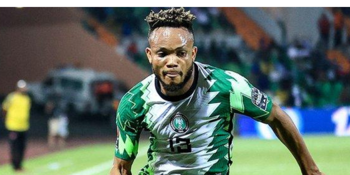 Ejuke corriendo con Nigeria 