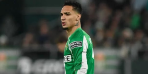 Antony con el Real Betis Balompié