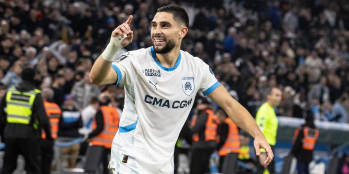 Neil Maupay celebrando gol con el Marsella 