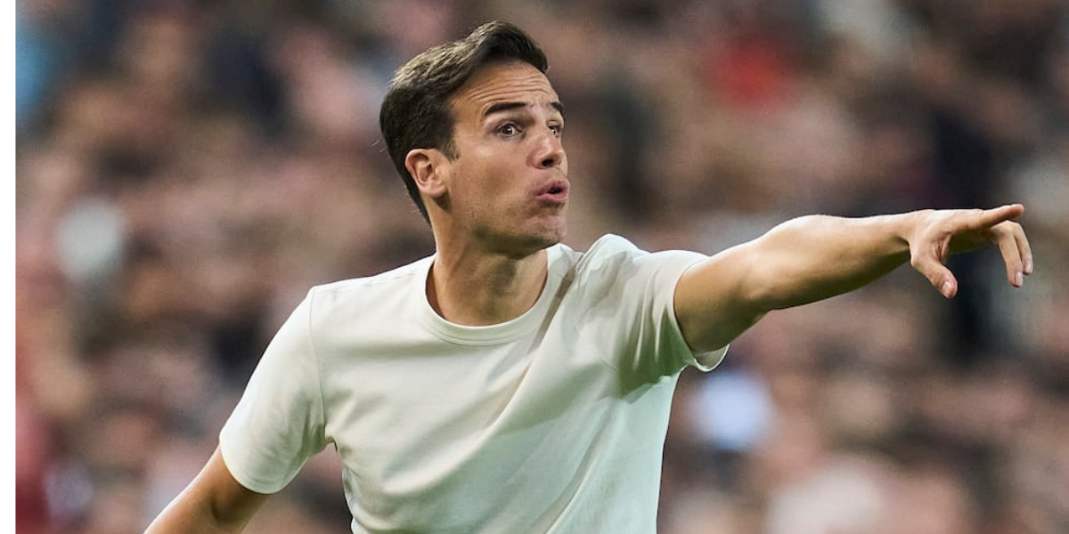 Íñigo Pérez dirigiendo al Rayo Vallecano