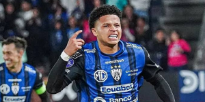 Patrik Mercado celebrando gol