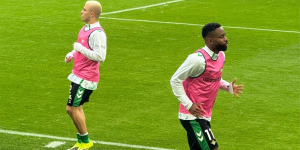 Bakambu y Pablo García calentando