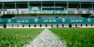 Un fichaje cerrado por el Betis y que se queda tirado: Bakambu bloquea su llegada